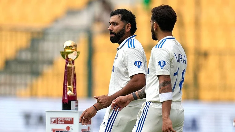 IND Vs NZ 1st Test: India's captain Rohit Sharma, left, and Virat Kohli walk into the field - | Photo: AP/Aijaz Rahi