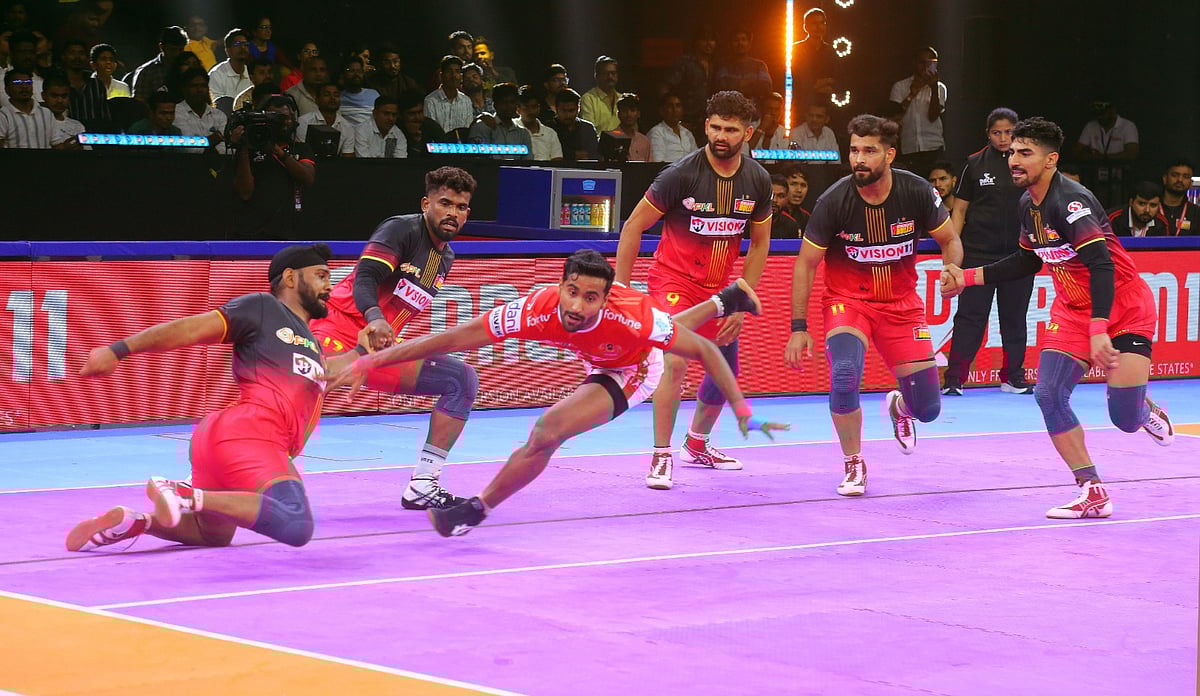 Action from the Pro Kabaddi League season 11 clash between Gujarat Giants and Bengaluru Bulls in Hyderabad.  - Special Arrangement