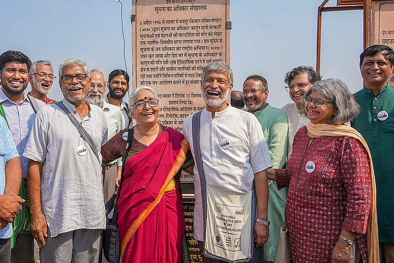 Aruna Roy and Nikhil Dey with former judge of the SC Justice Madan Lokur RTI Museum in Beawar