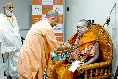 Yogi Adityanath with Shankaracharya Vijayendra Saraswati Swamigal