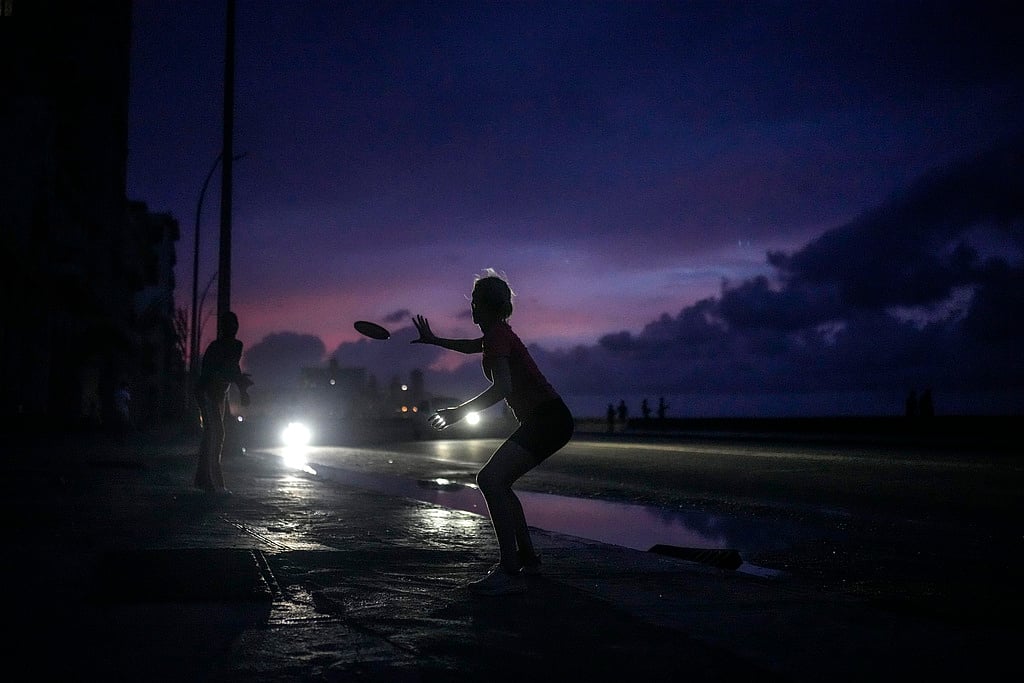 | Photo: AP : Cuba Gets Some Power Back After Major Outage Leaves Millions In The Dark