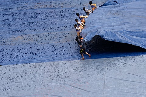 IND Vs NZ 1st Test: Groundsmen remove the covers