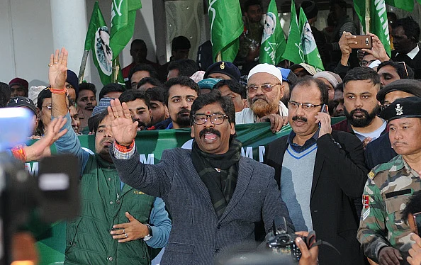 JMM working president and Chief Ministerial candidate Hemant Soren addressing a press conference