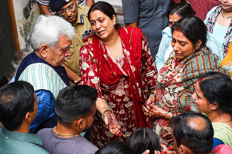Ganderbal terror attack: J&K Gov meets victims family