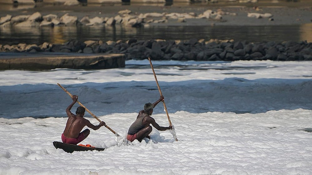Toxic foam in Yamuna river in New Delhi