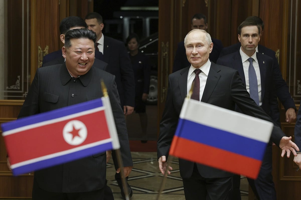 Vladimir Putin (R), Kim Jong Un (L) | - AP
