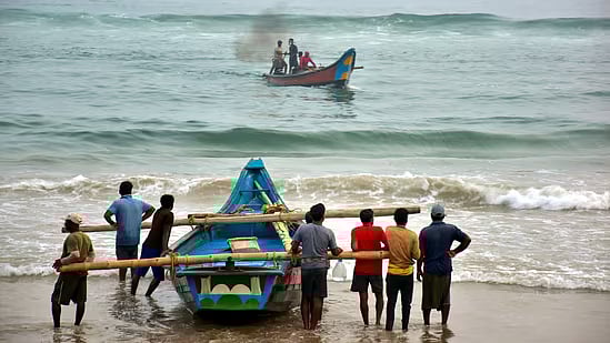 PTI : Cyclone Dana is likely to hit West Bengal and Odisha