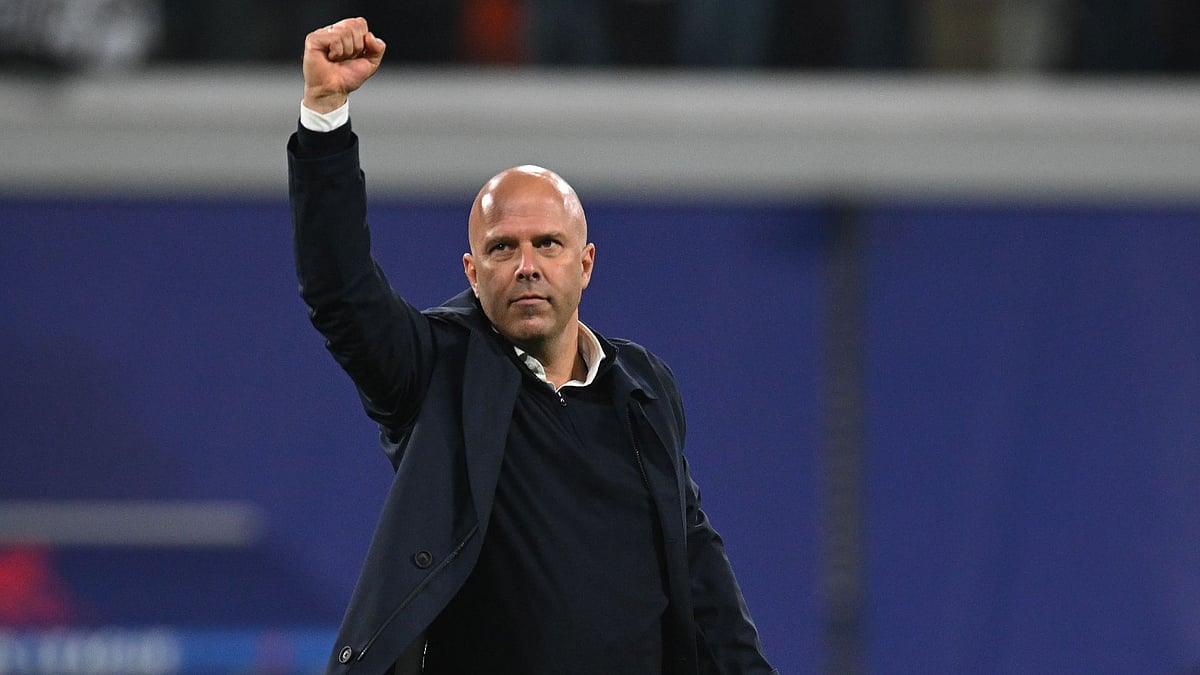 Slot salutes the Liverpool supporters. - null