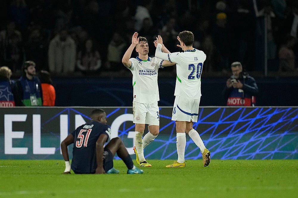 | Photo: AP/Christophe Ena : Champions League 2024-25: PSV players perform a high five after the match against PSG