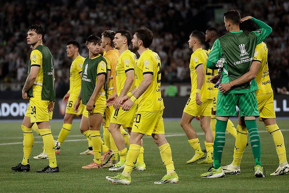 | Photo: AP/Bruna Prado : Copa Libertadores, SF 1st Leg: Players of Uruguay's Penarol react after losing against Brazil's Botafogo