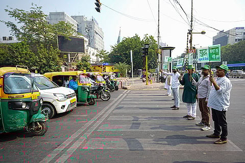 Red Light On, Gaadi Off campaign' to curb air pollution in Delhi