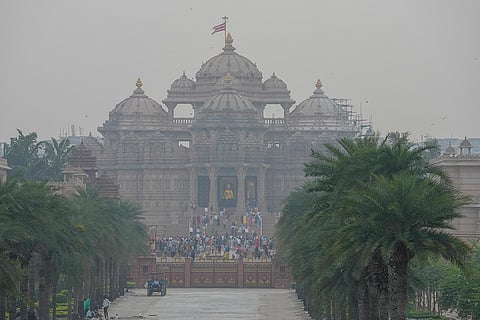 Visitors at the Akshardham Temple amid air pollution