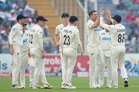 India Vs New Zealand 2nd Test: New Zealand's Tim Southee, second from right, celebrates the dismissal of India's captain Rohit Sharma