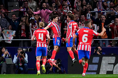 Champions League 2024-25: Atletico Madrid's Julian Alvarez, center left, celebrates with Antoine Griezmann after scoring his sides first goal