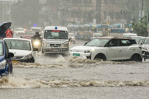 Weather: Rainfall in Kolkata after Cyclone Dana