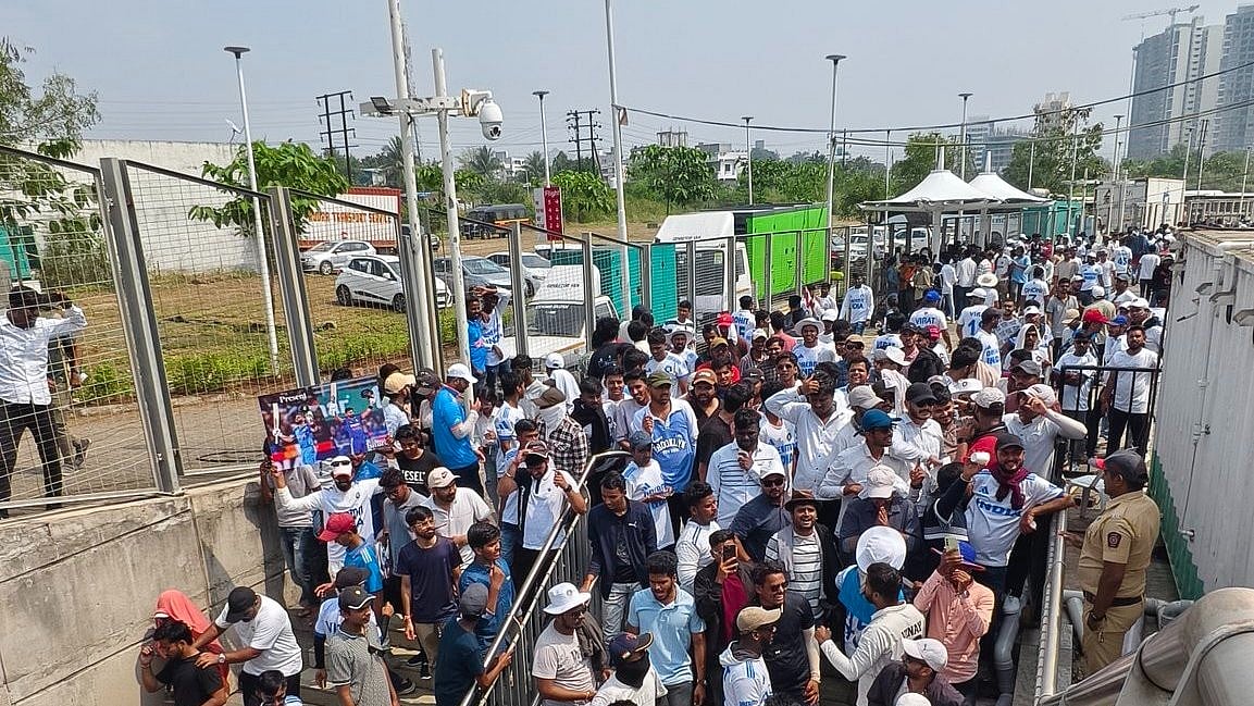 Photo: X | Tanuj Singh : People searching for water during the 2nd Test match in MCA Stadium on Thursday.