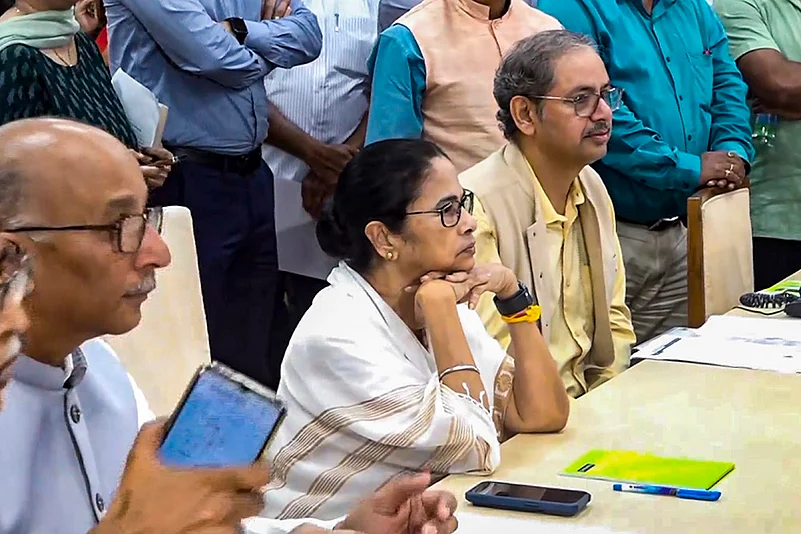 India weather severe Cyclonic storm Dana in west bengal Photos_7