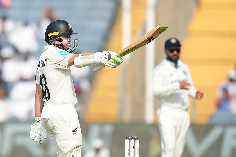 India Vs New Zealand 2nd Test cricket Day 2 photo gallery_Tom Latham celebrates his fifty runs