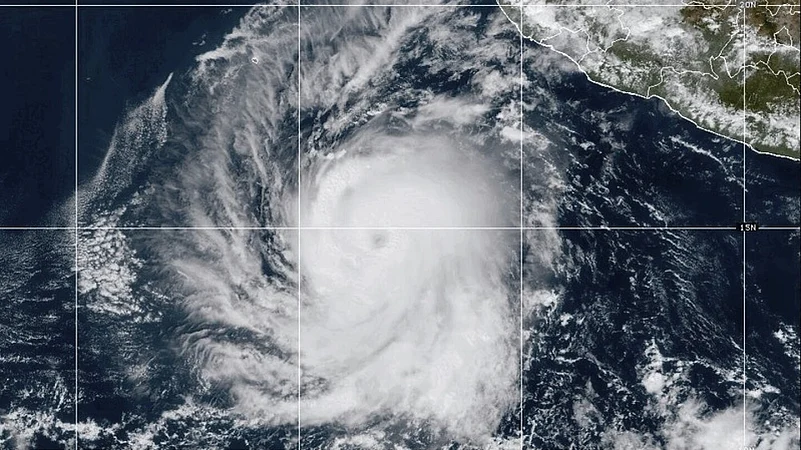 Hurricane Kristy intensifies in Pacific Ocean
