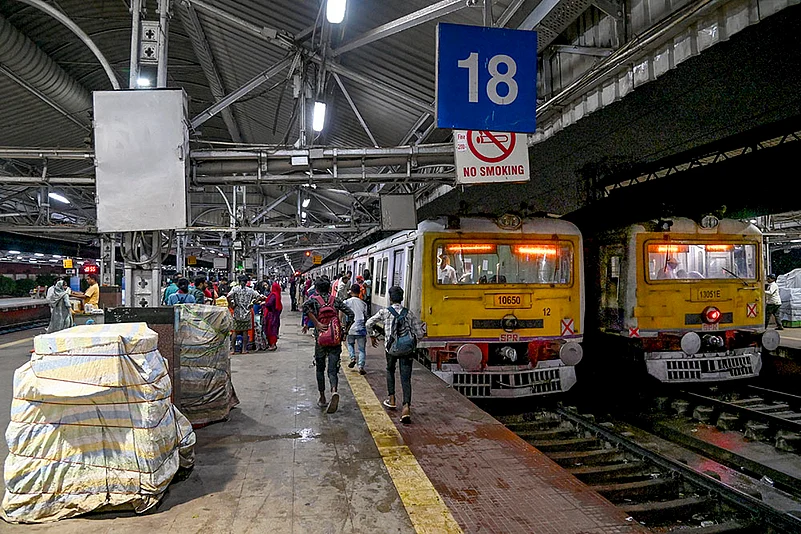 India weather severe Cyclonic storm Dana in west bengal Photos_5