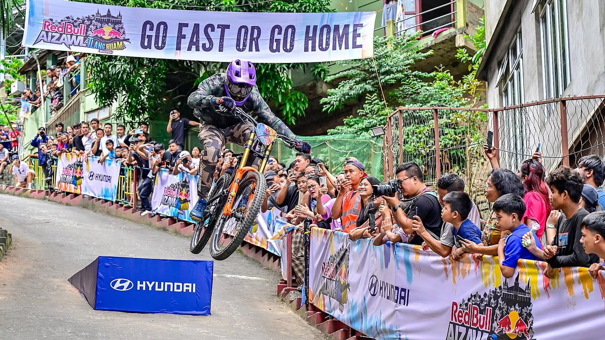 Red Bull website : Action from Red Bull Tlang Ruam 2024 in Aizawl, Mizoram on October 26.