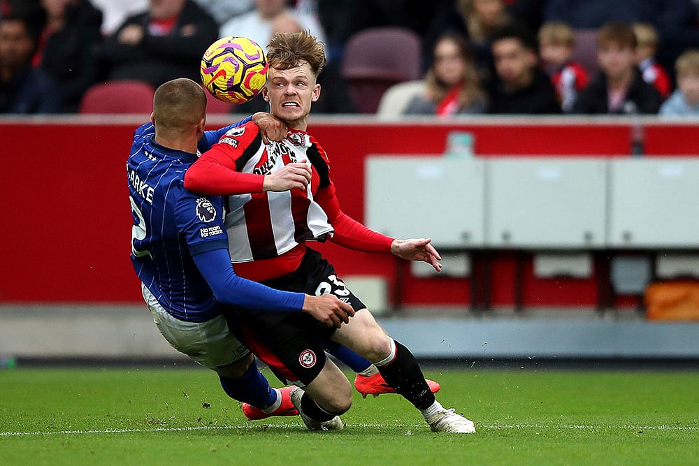 | Photo: Rhianna Chadwick/PA via AP : EPL 2024-25: Ipswich Town's Harry Clarke, left, fouls Brentford's Keane Lewis-Potter leading to a penalty