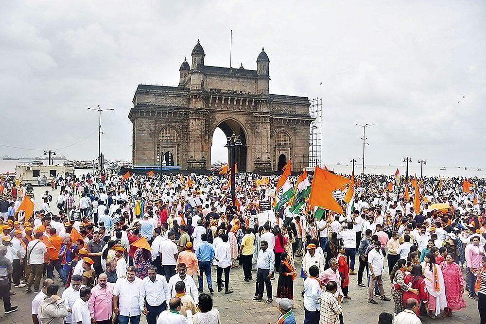 Joining for a Gateway: Maha Vikas Aghadi alliance supporters at a protest march against the 
Mahayuti coalition government in Mumbai on September 1, 2024 - Photo: Getty Images