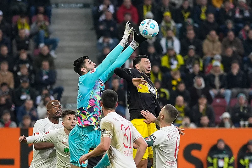 Borussia Dortmund vs FC Augsburg Bundesliga soccer photo gallery_Nediljko Labrovic