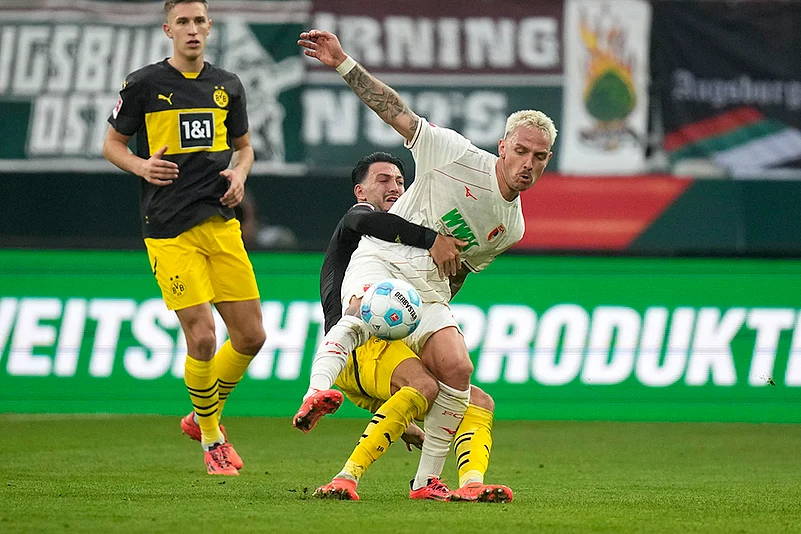 Borussia Dortmund vs FC Augsburg Bundesliga soccer photo gallery_Phillip Tietz