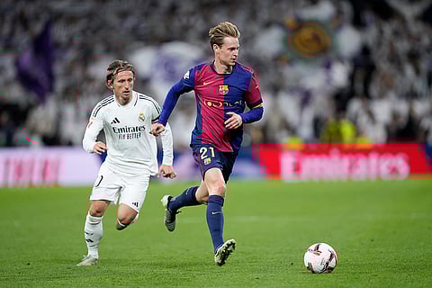 La Liga 2024-25: Barcelona's Frenkie de Jong fights for the ball with Real Madrid's Luka Modric