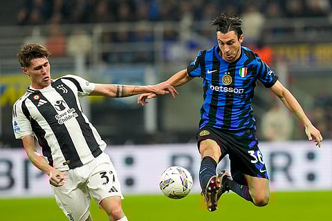 Serie A 2024-25: Juventus' Nicolo Savona, left, and Inter Milan's Matteo Darmian vie for the ball