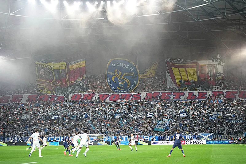 France Soccer League One Marseille vs Paris Saint-Germain photo gallery_Marseille soccer supporters