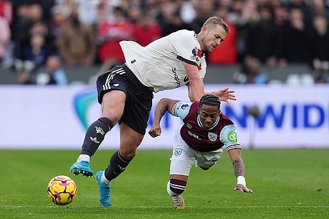 Premier League 2024-25: West Ham United's Crysencio Summerville, right, and Manchester United's Matthijs de Ligt battle for the ball