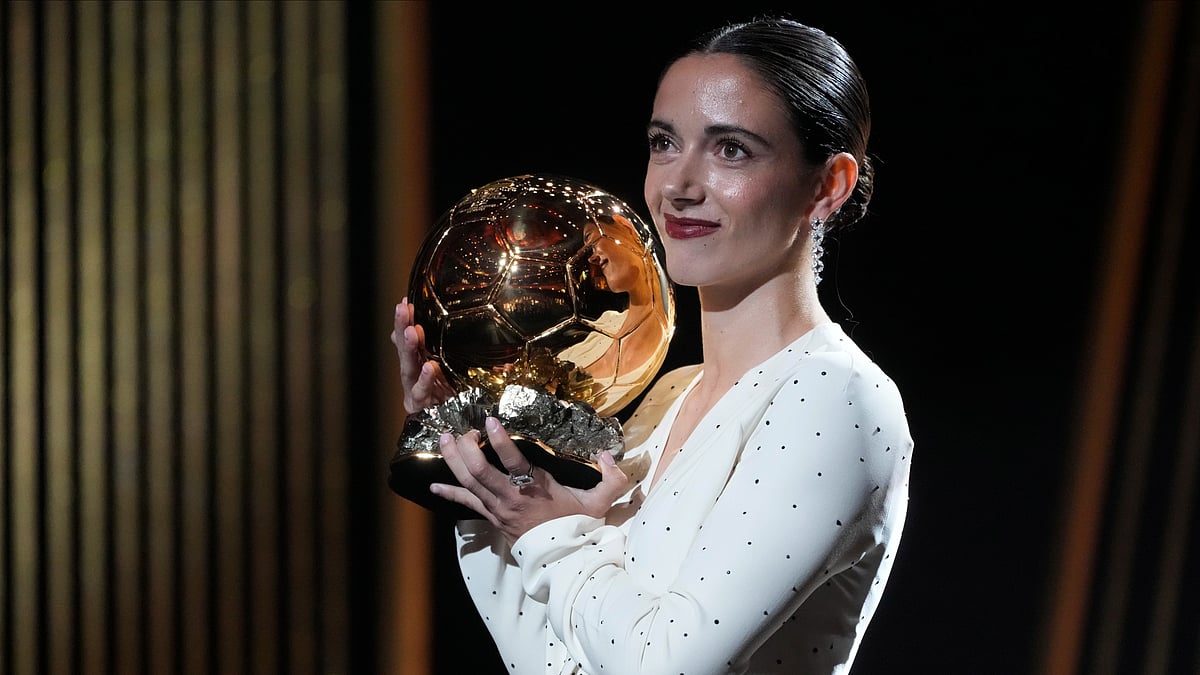 AP Photo/Michel Euler : Barcelona's Aitana Bonmati receives the 2024 Women's Ballon d'Or award during the 68th Ballon d'Or (Golden Ball) award ceremony at Theatre du Chatelet in Paris.