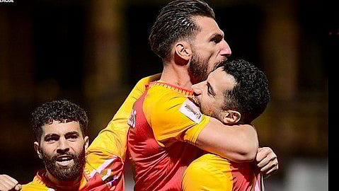 X/EastBengalFC : East Bengal FC players celebrate