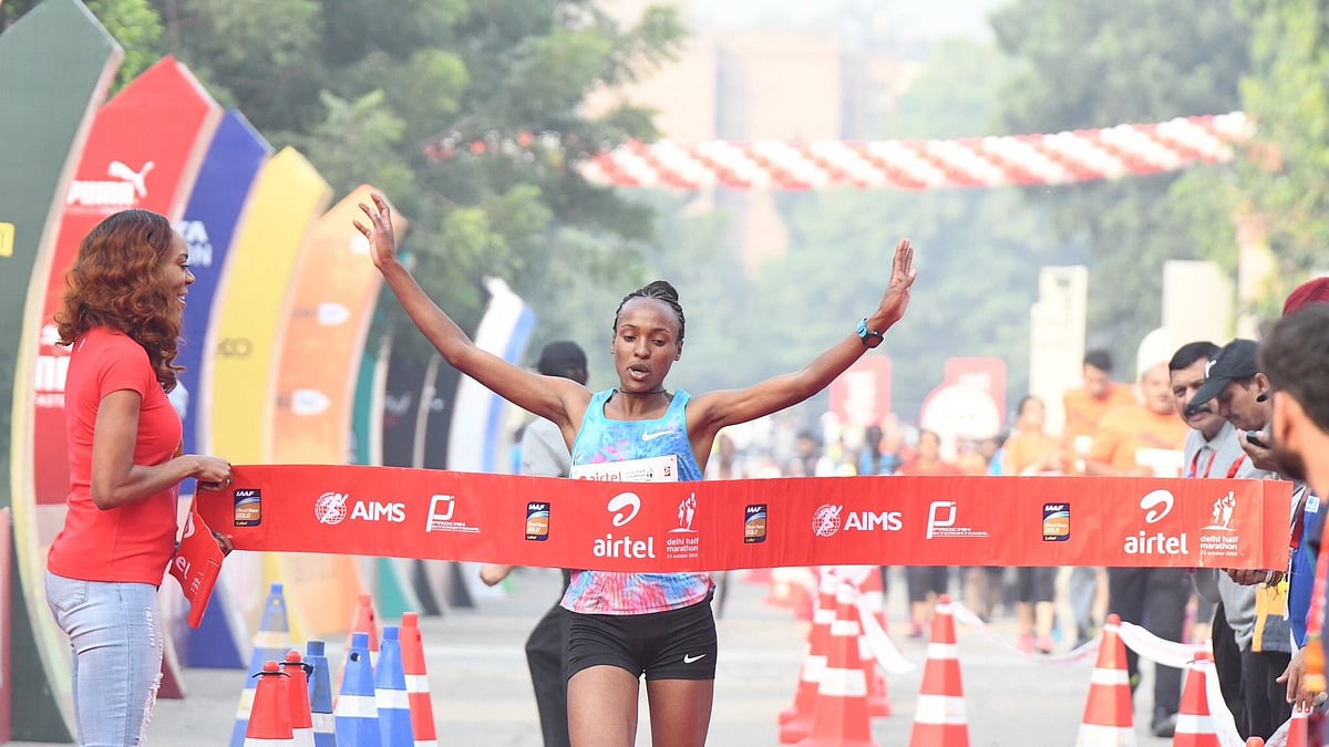 X/ @PositivelyEthio : Tsehay Gemechu of Ethiopia won the women's Delhi half marathon in 2018.