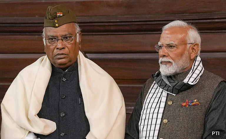 Congress chief Mallikarjun Kharge(left) with PM Narendra Modi(right) | - PTI