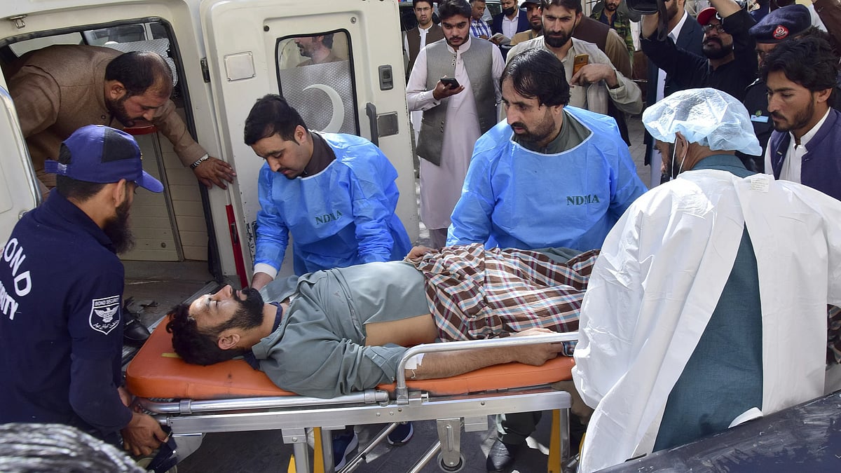AP : Pakistan bomb blast kills 9.