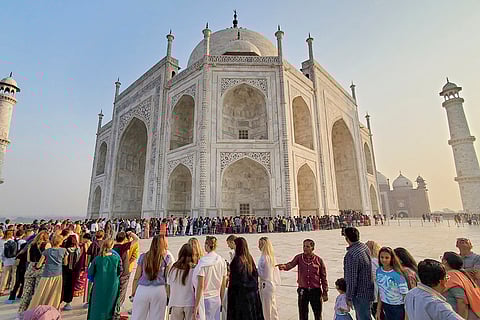 Weather: Smog in Agra