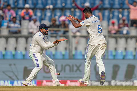 India vs New Zealand 3rd Test: Rohit Sharma, left, and Washington Sundar celebrates the dismissal of New Zealand's Devon Conway