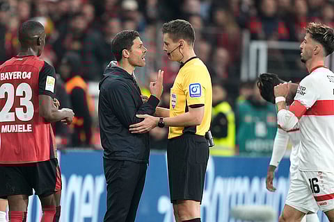 Bundesliga soccer 2024-25: Leverkusen head coach Xabi Alonso, left, talks with referee Daniel Siebert