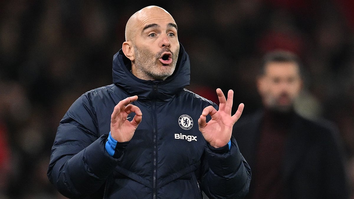 Enzo Maresca felt Martinez should have seen red for his challenge on Palmer - null