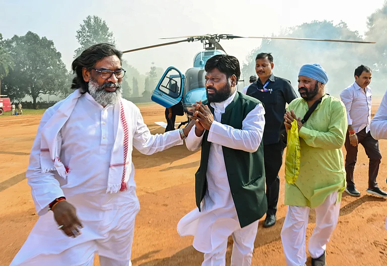 Gumla: Jharkhand Chief Minister Hemant Soren arrives to address a public meeting for State Assembly elections, in Gumla district, Jharkhand, Sunday, Nov. 3, 2024.  - PTI
