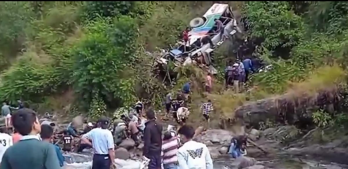 PTI : Passenger bus falls into a deep gorge in Uttarakhand's Almora 
