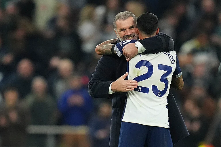 EPL 2024-25: Tottenham's head coach Ange Postecoglou, left, celebrates with Pedro Porro after the match - | Photo: AP/Kirsty Wigglesworth