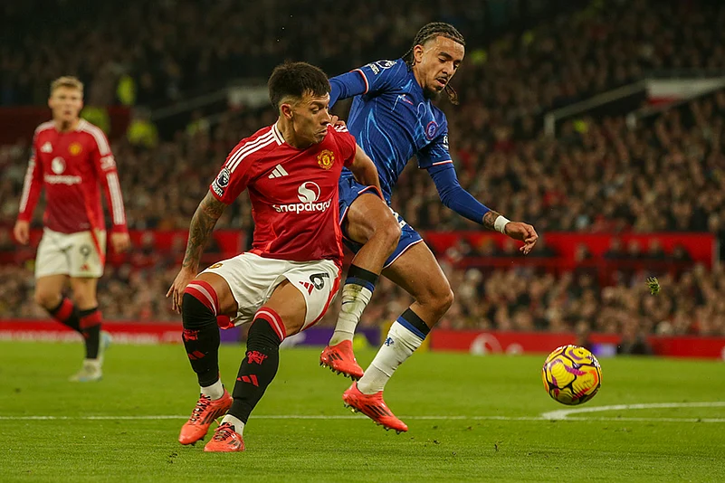 Britain Soccer Premier League 2024-25 Manchester United vs Chelsea gallery_Lisandro Martinez
