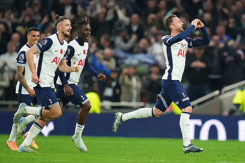 English Premier League soccer Tottenham Hotspur and Aston Villa photo gallery