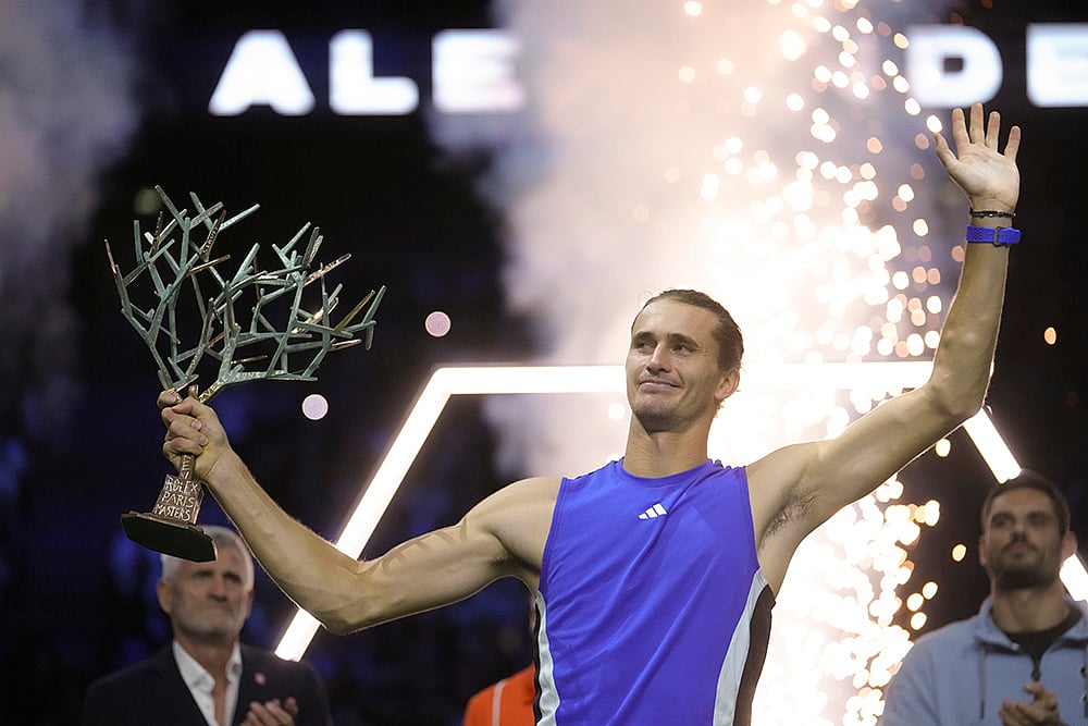 | Photo: AP/Thibault Camus : Paris Masters Tennis: Germany's Alexander Zverev lifts the trophy 