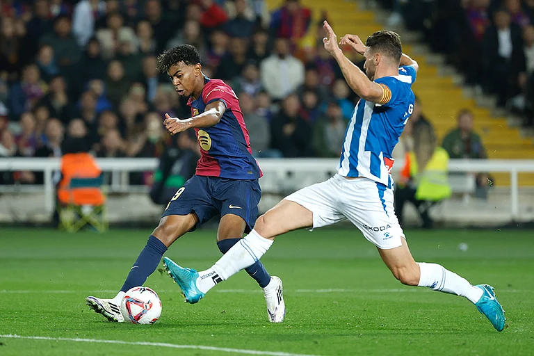 La Liga 2024-25: Barcelona's Lamine Yamal, left, challenges for the ball with Espanyol's Sergi Gomez - | Photo: AP/Joan Monfort