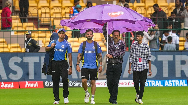 India's Virat Kohli and Yashasvi Jaiswal during a Test match against New Zealand. - PTI Photo/Shailendra Bhojak